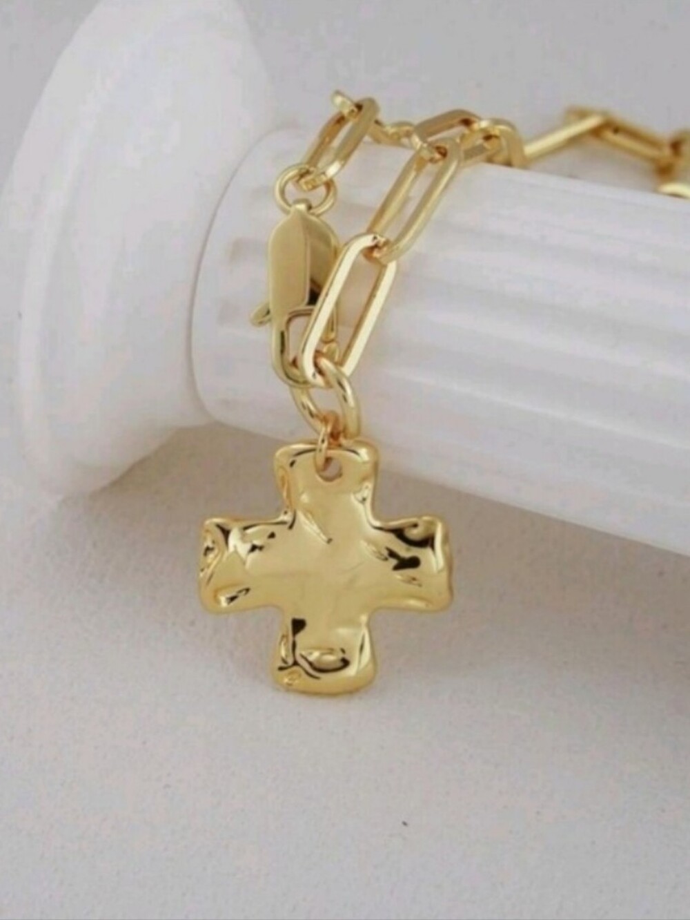 NEW! Minimalist Gold Paperclip Link Chain With Chunky Cross Pendant Necklace - Picture 3 of 4